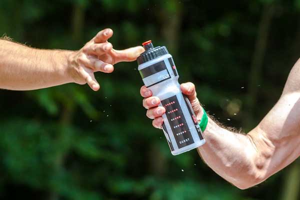 Sport-Trinkflasche für den Durst beim Laufen